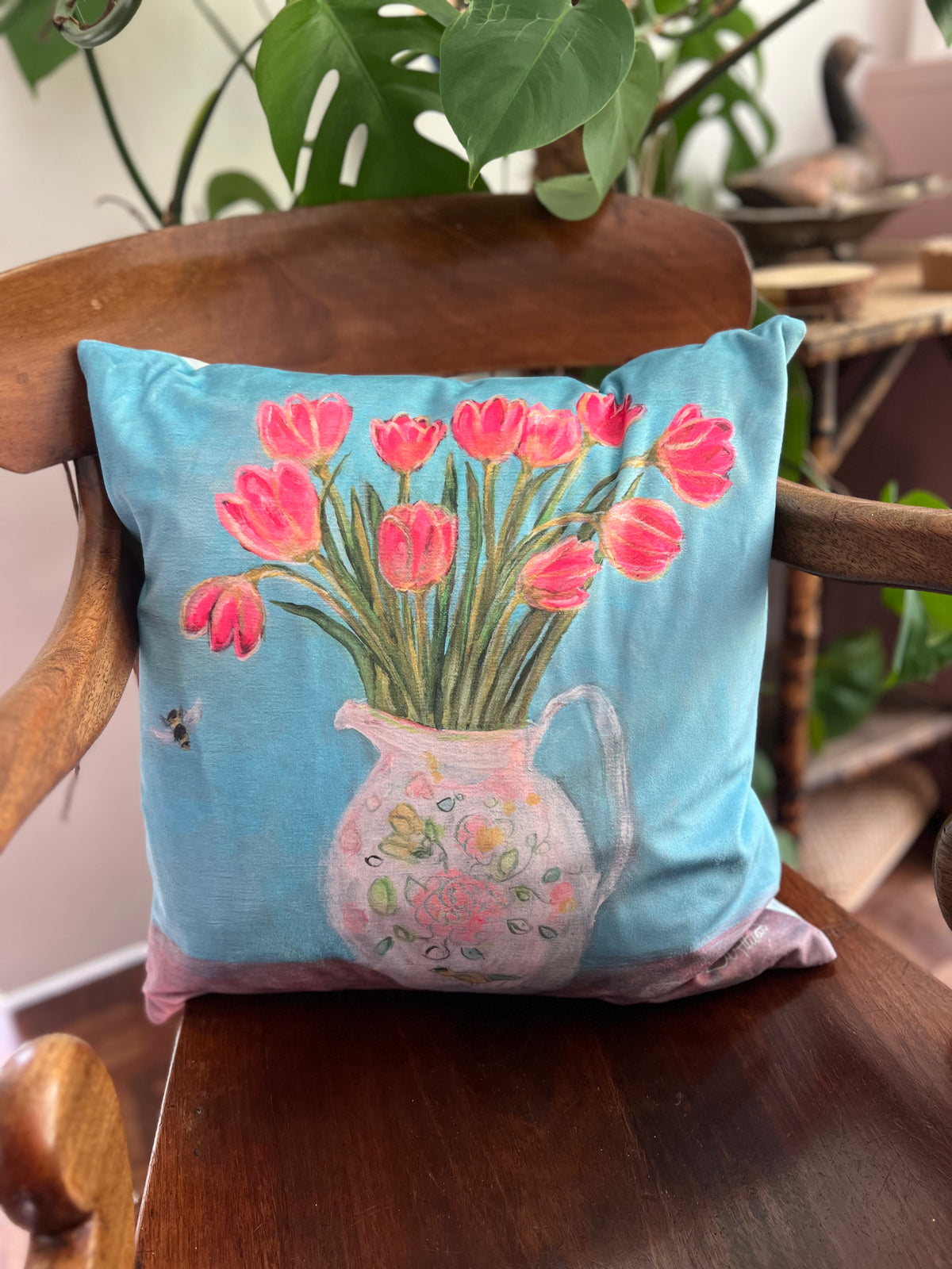 Tulip art cushion
